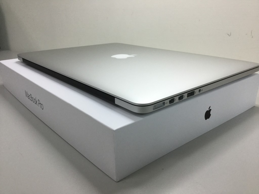 MacBook Pro FR Corner shot on top of box