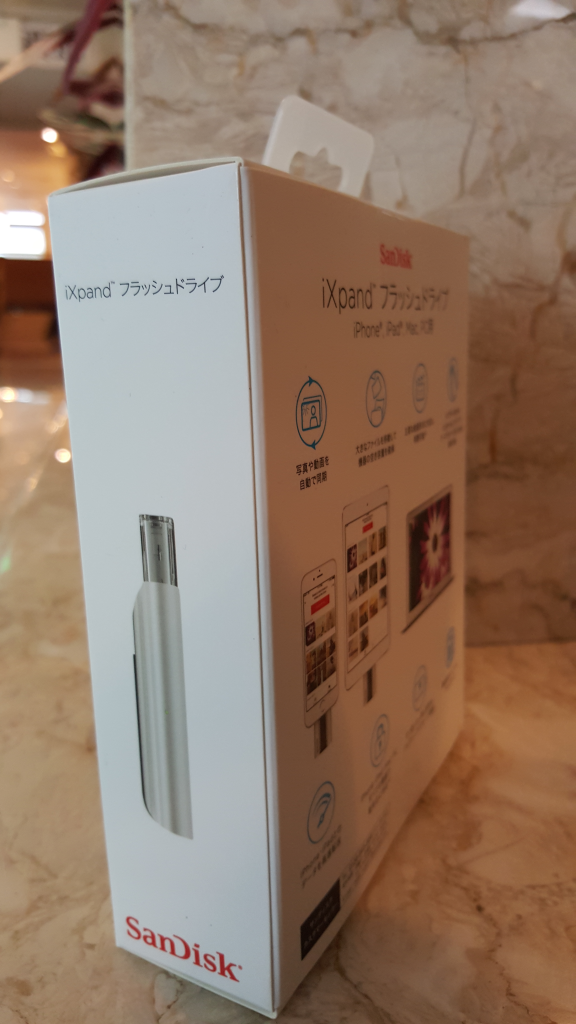 Sandisk iXpand Flash Drive unopened box corner view
