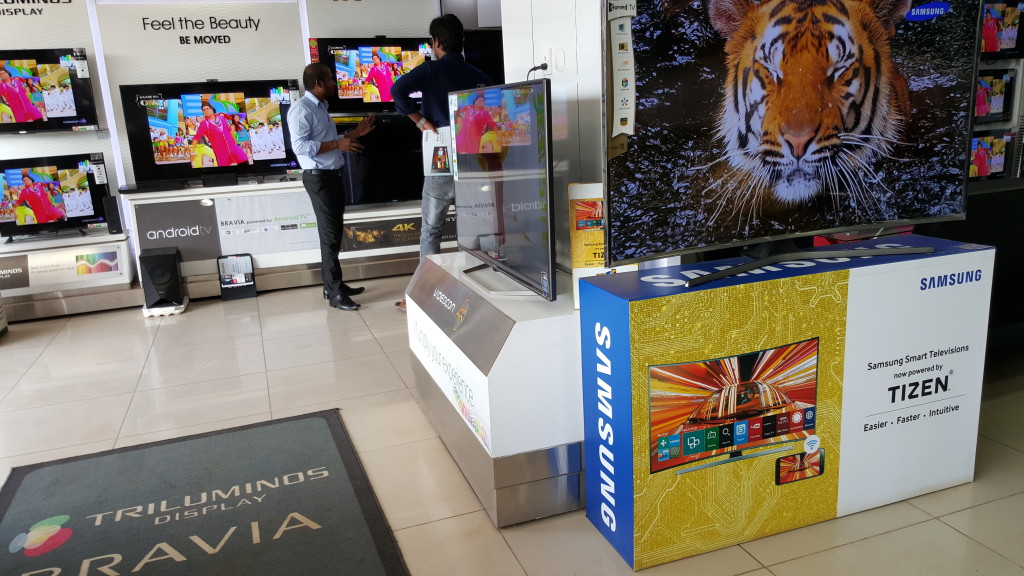 Sony 4K TV with Android vs Samsung Smart TV with Tizen promotion in EZone Bangalore