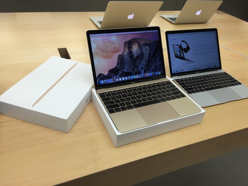 Apple MacBook Type C at Apple Store Westfield Valley Fair Mail Santa Clara California unboxing-1