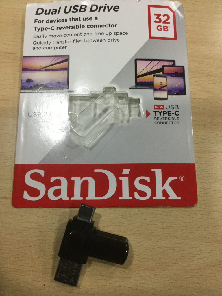 SanDisk Dual USB Drive Macro on top of packaging