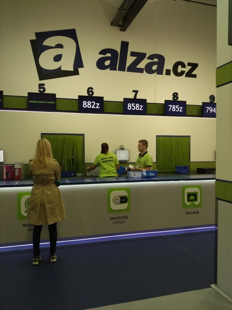 Alaza Prague Shopping Experience- Buying TomTom Sports Watch-14 order pickup