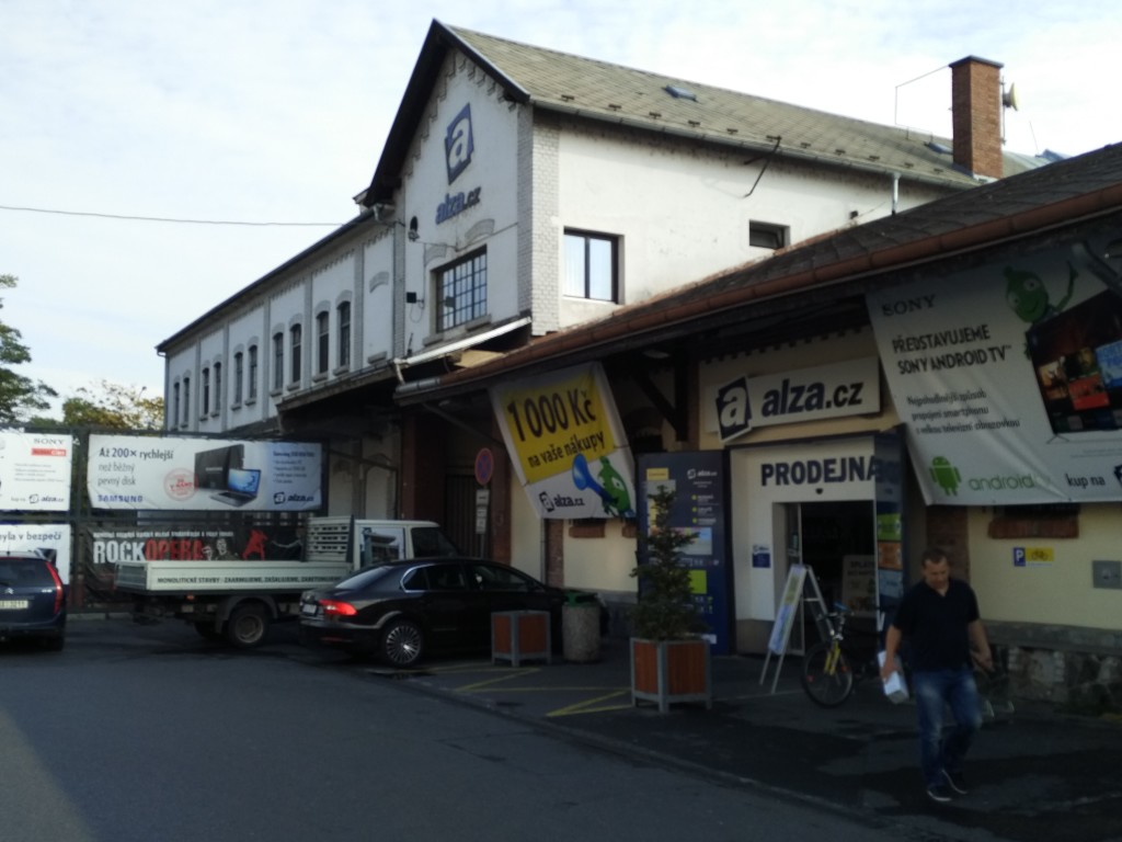 Alaza Prague Shopping Experience- Buying TomTom Sports Watch-2