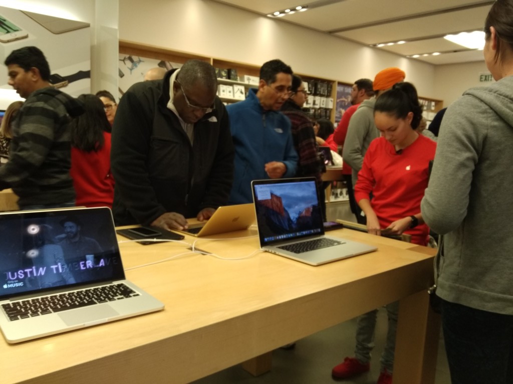 Apple iMac Retina 4K (2015) Purchase at Apple Store Pleasanton California-12