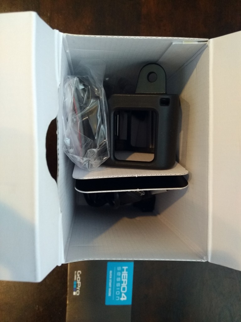 GoPro 4 Session Unboxing-28
