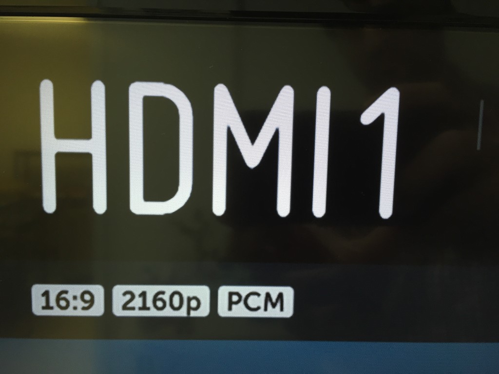 Apple MacBook-Henge Docks_HDMI-LG 4K TV-Resolution_SetUp1