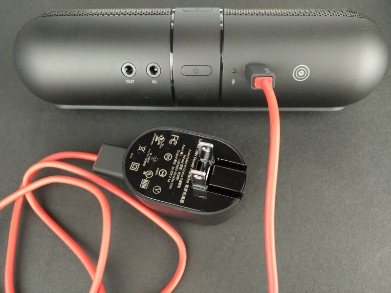 how to charge a beats pill speaker