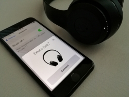 how to connect my beats solo 3 to my iphone