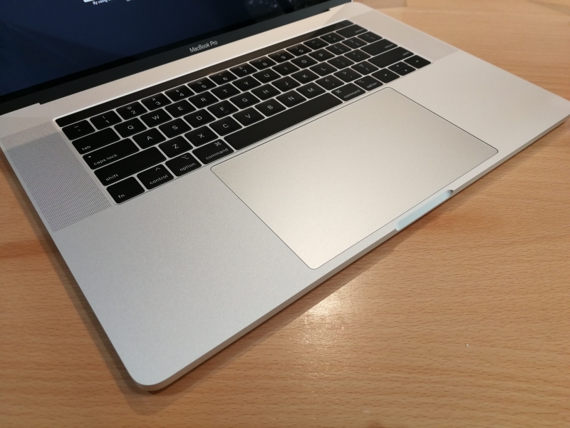 Do Apple's 2018 MacBook Pro models support the DisplayPort 1.4 spec?